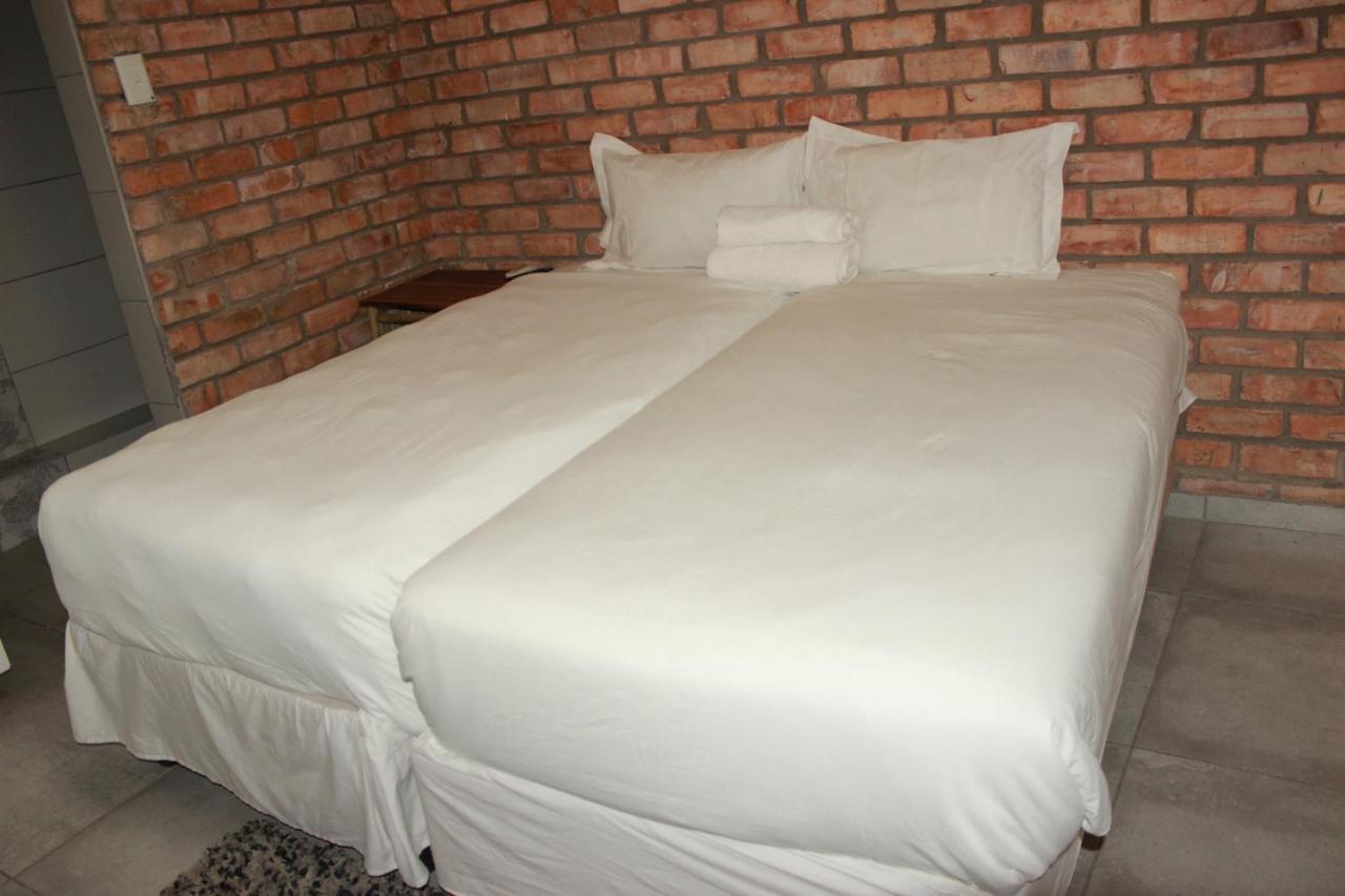 Pandeinge Hotel Windhoek Kültér fotó